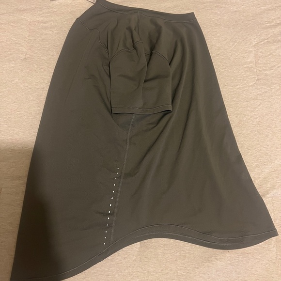 Lululemon T-Shirt - Picture 5 of 7